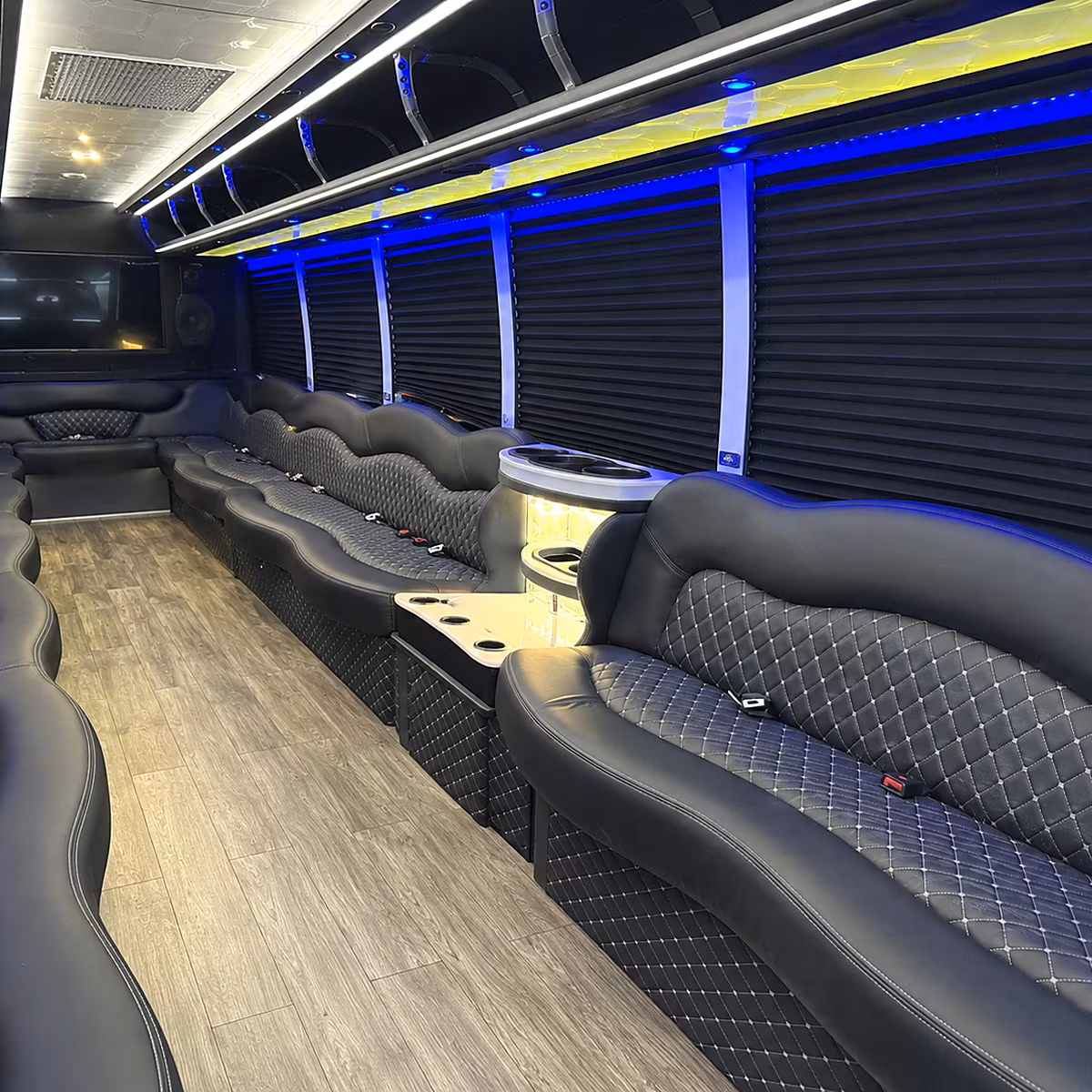 why rent using arvadaminibuscompany com